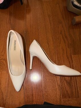 Charles David Ivory Pointed-Toe Stiletto Pumps size 7.5